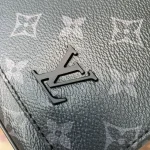 Louis Vuitton District Messenger Bag 26cm - Image 5