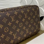 Louis Vuitton Handbag 32cm - Image 5