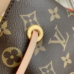 Louis Vuitton Bucket Bag 20cm - Image 6