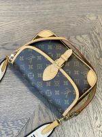 Louis Vuitton DIANE Shoulder Bag 25cm - Image 6