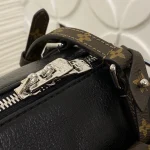 Louis Vuitton EXPRESS Small Handbag Wallet 26cm - Image 6