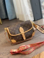 Louis Vuitton DIANE Shoulder Bag 25cm - Image 7