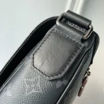 Louis Vuitton District Messenger Bag 26cm - Image 7