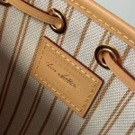 Louis Vuitton Bucket Bag 16cm - Image 8