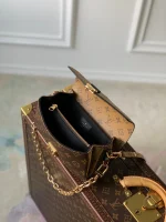 Louis Vuitton East West M Shoulder Bag 21.5cm - Image 8