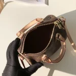 Louis Vuitton Handbag 16cm - Image 8