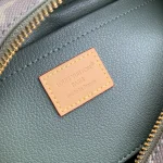 Louis Vuitton Locker Dopp Kit 23cm - Image 8
