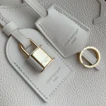 Louis Vuitton Capucines Handbag 37.5cm - Image 8