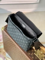 Louis Vuitton District Messenger Bag 26cm - Image 8