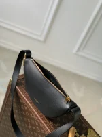 Louis Vuitton Shoulder Bag 28cm - Image 9