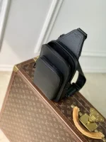 Louis Vuitton Handbag 33cm - Image 9