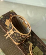 Louis Vuitton Bucket Bag 16cm - Image 9
