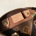 Louis Vuitton Handbag 16cm - Image 9