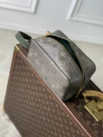 Louis Vuitton Locker Dopp Kit 23cm - Image 9