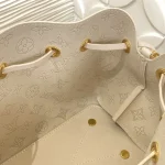 Louis Vuitton Dream BELLA Handbag 22cm - Image 9