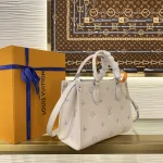 Louis Vuitton ONTHEGO Small Handbag 25cm - Image 11