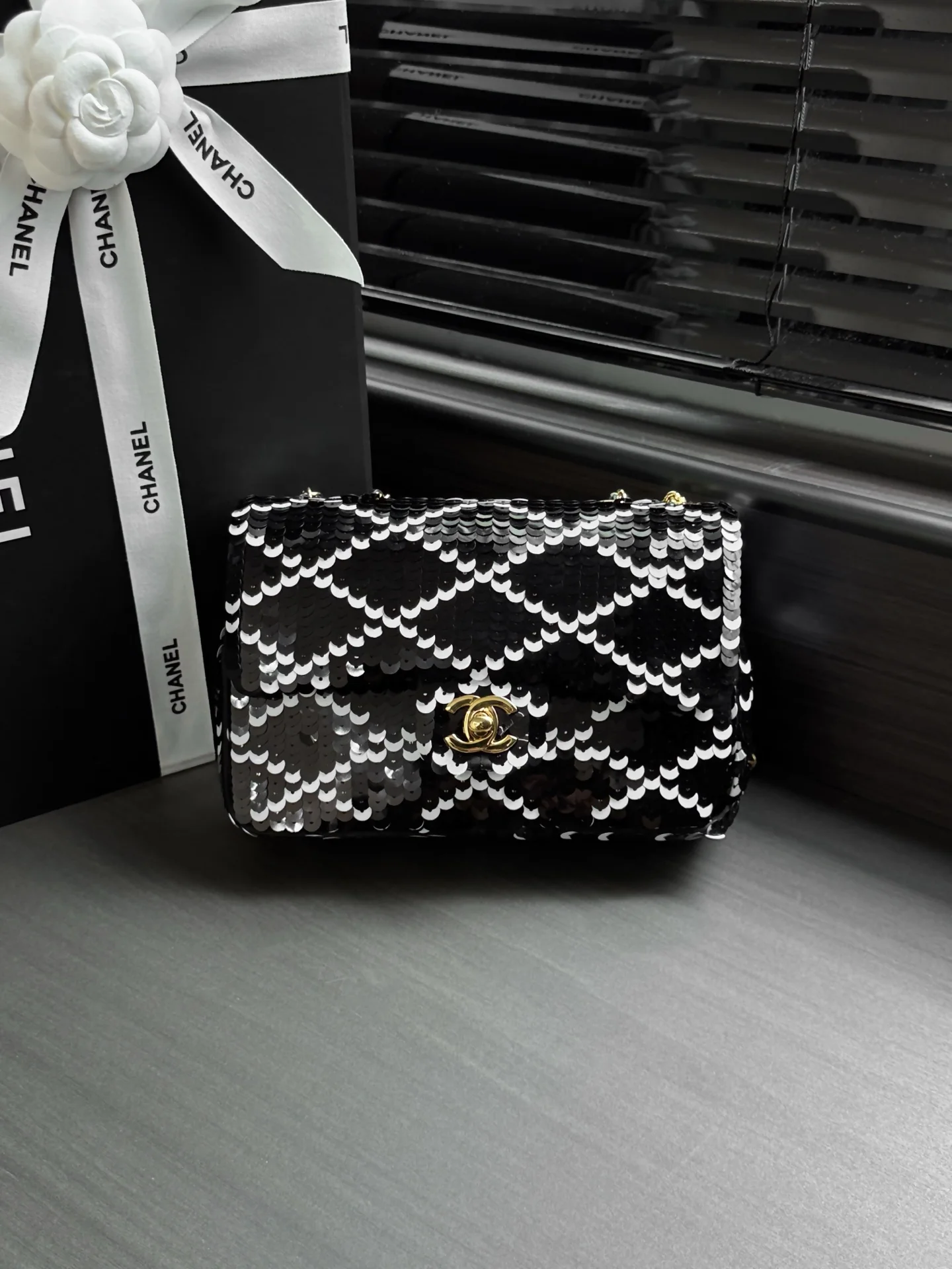 1-107 Chanel CF Sequined SO Handbag 21cm - Image 1