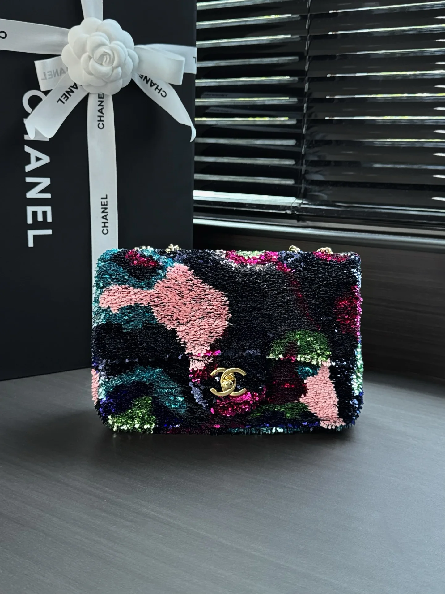 1-108 Chanel CF Sequined SO Handbag 21cm - Image 1