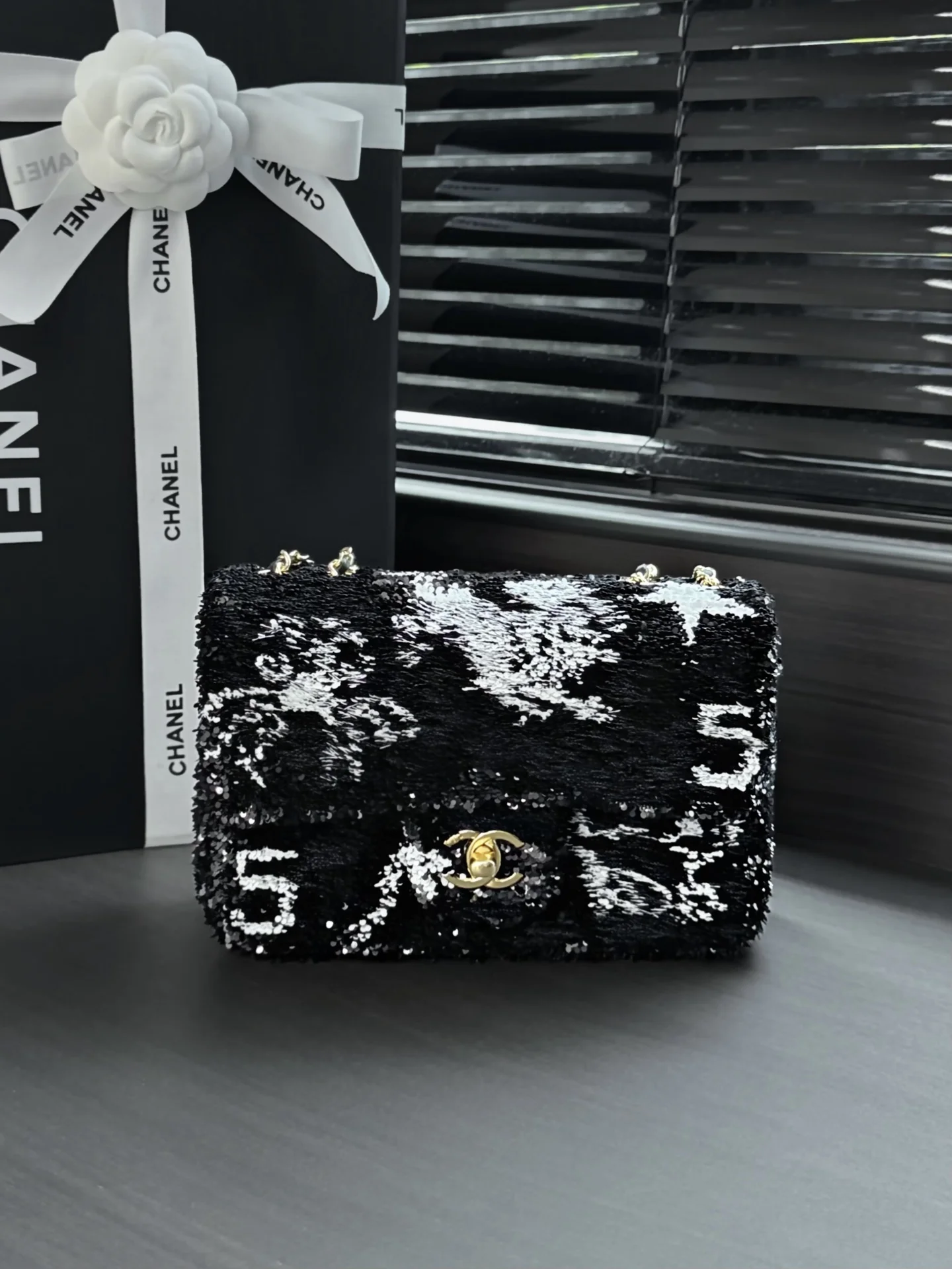 1-109 Chanel CF Sequined SO Handbag 21cm - Image 1