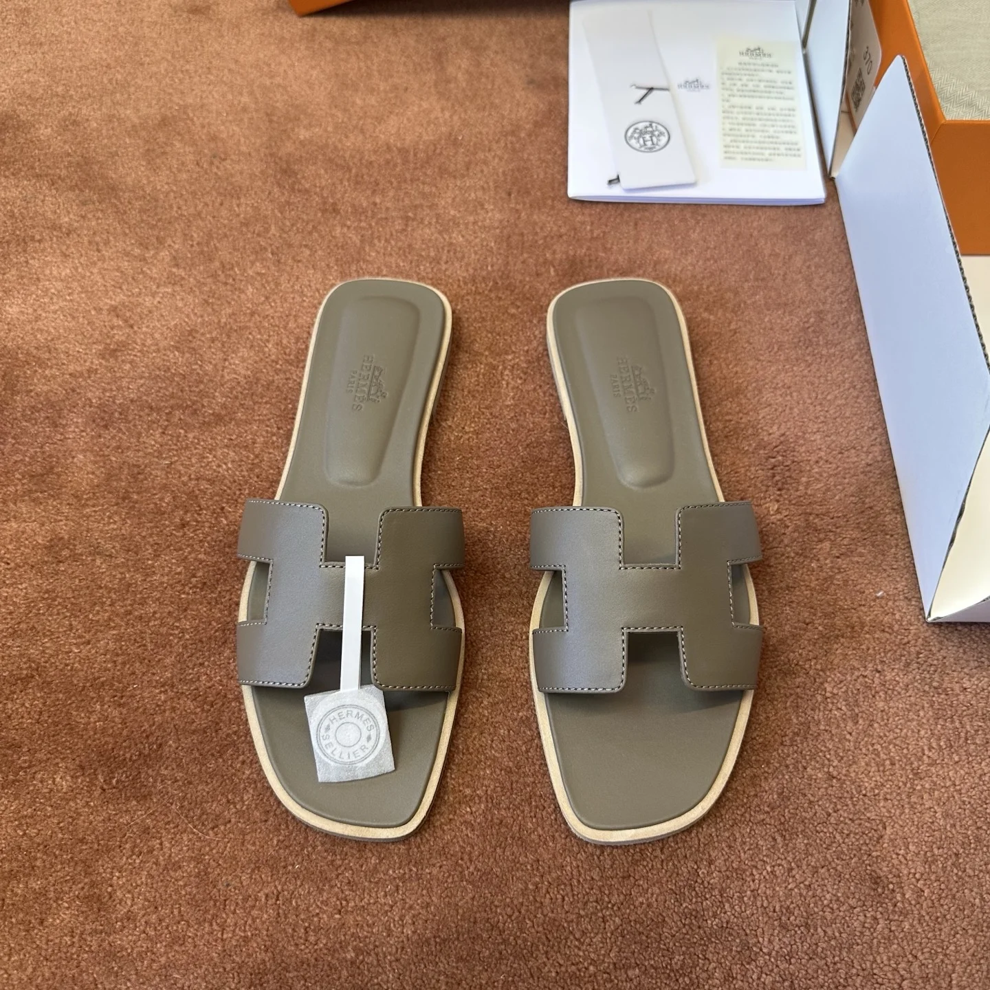 1-1195 Hermès Oran Sandal - Image 1