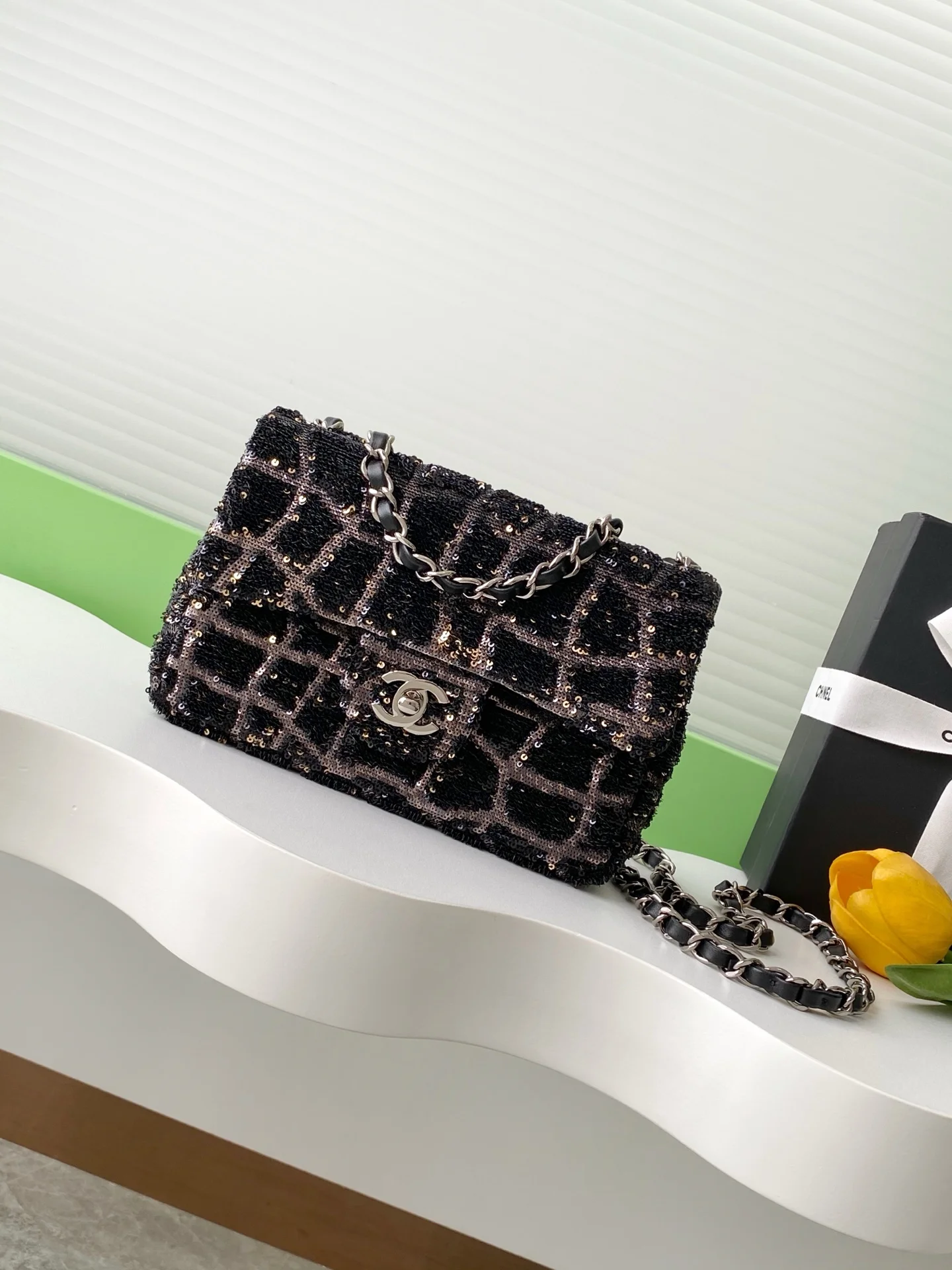 1-122 Chanel CF Sequined SO Handbag 21cm - Image 1