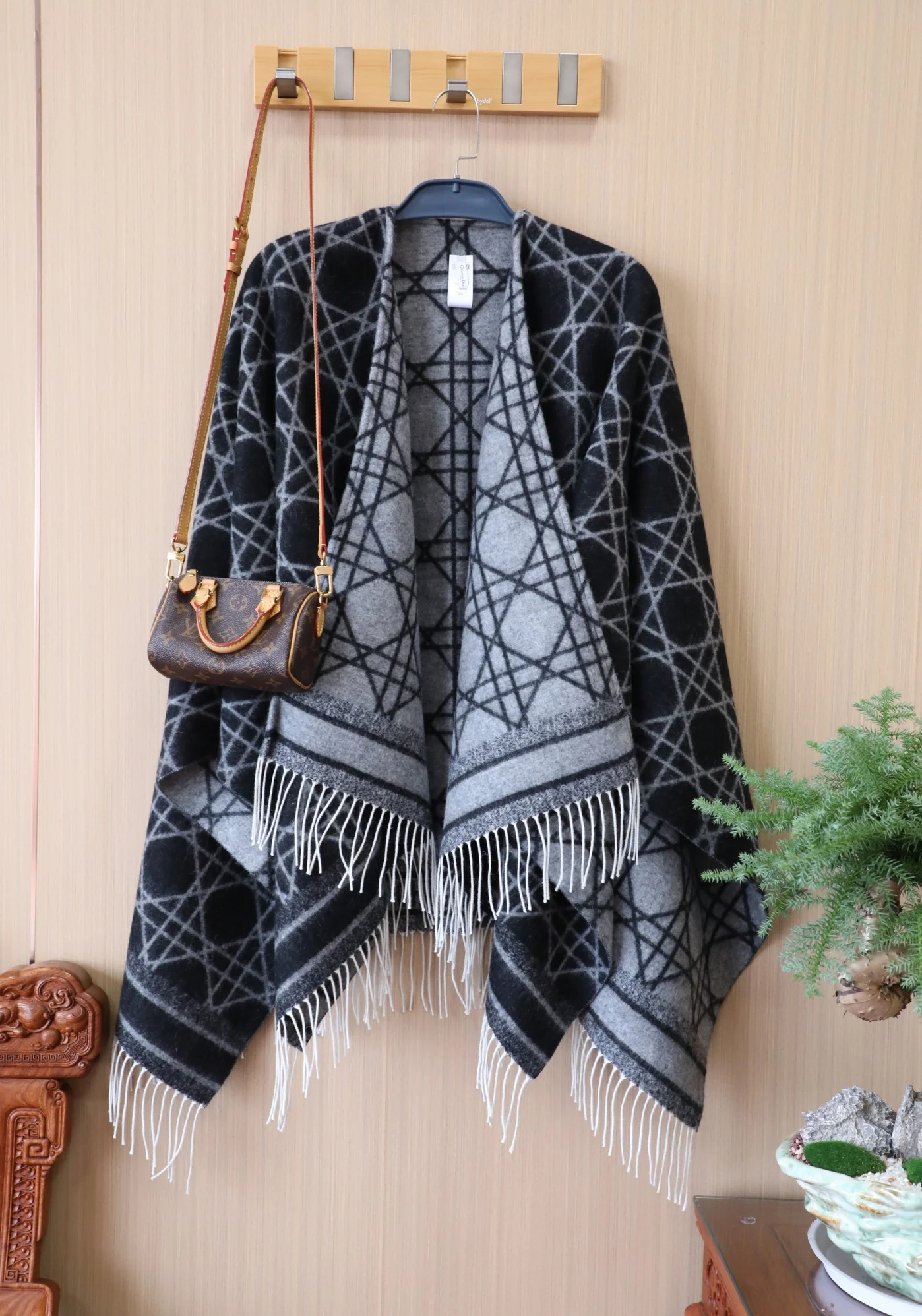 1-13 Dior Checkered Cashmere Cape 140*140 - Image 1