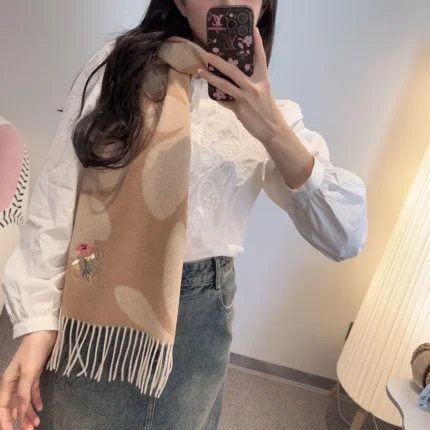 Replica Loewe collection image
