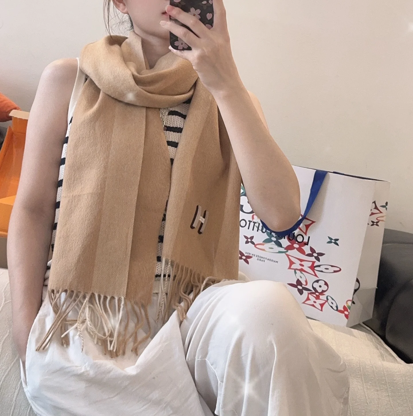 1-1399 Hermès H Logo Reversible Lambswool Scarf - Image 1