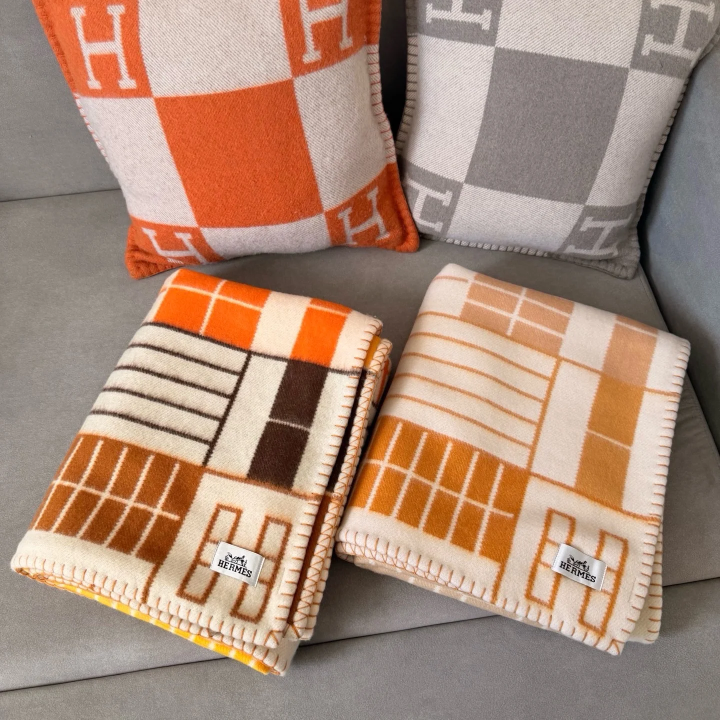 1-1416 Hermès Geometric Wool Cashmere Blanket - Image 1