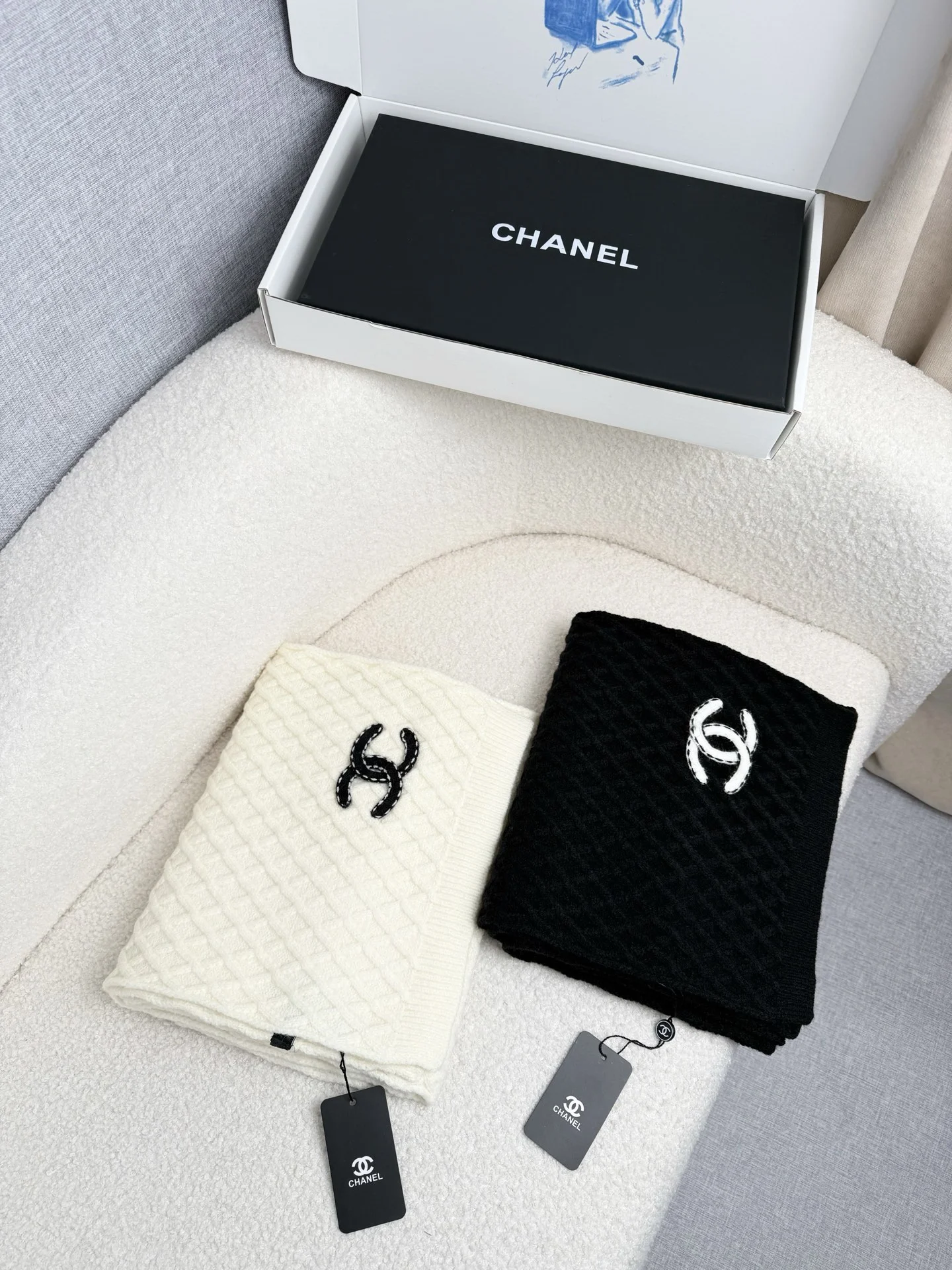 1-1442 Chanel CC Quilted Knit Scarf - Image 1