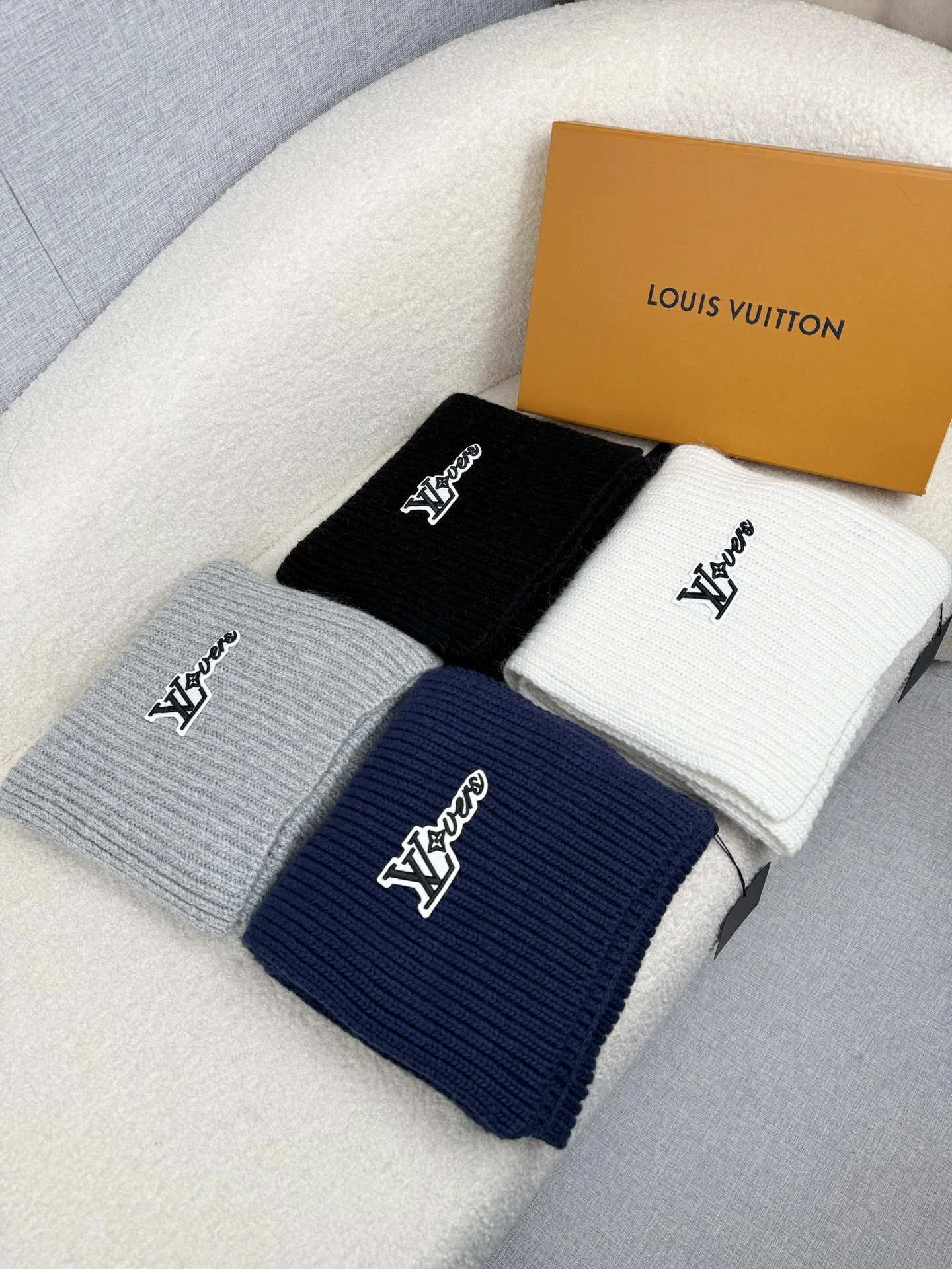 1-1445 Louis Vuitton LV Logo Ribbed Knit Wool Scarf - Image 1
