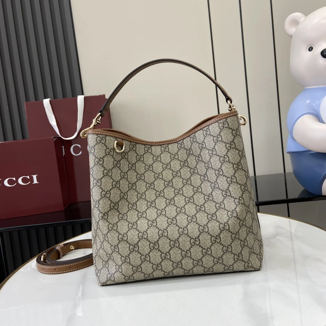 1-1457 Gucci GG Emblem Shoulder Bag 815103 - Image 1