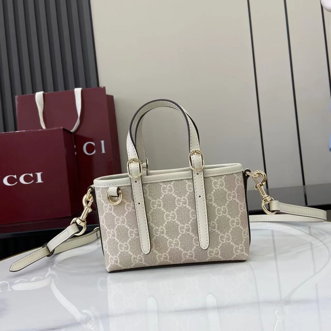 1-1696 Gucci GG Emblem Tote Bag 855491 - Image 1