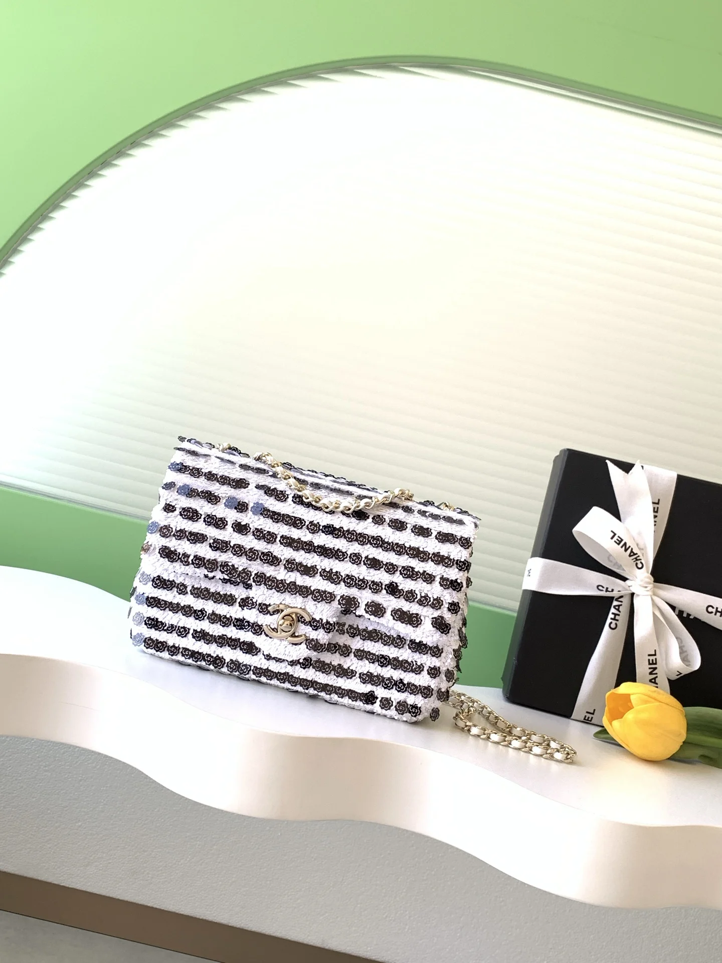 1-170 Chanel CF Sequined SO Handbag 21cm - Image 1