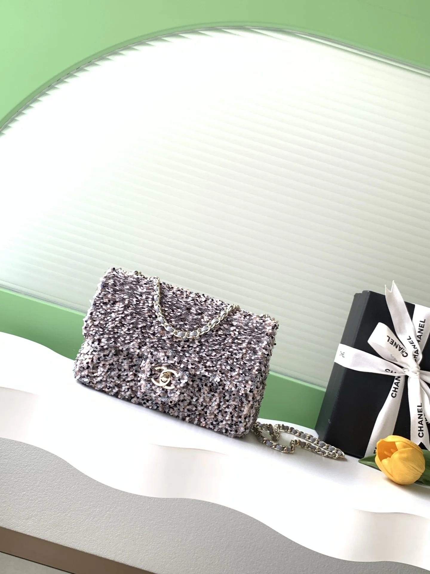 1-173 Chanel CF Sequined SO Handbag 21cm - Image 1