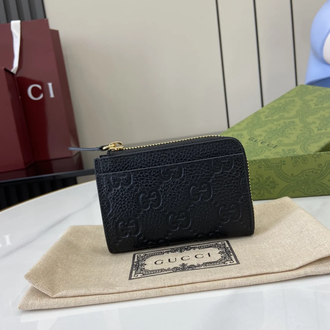 1-1746 Gucci GG Emblem Card Holder 815936 - Image 1