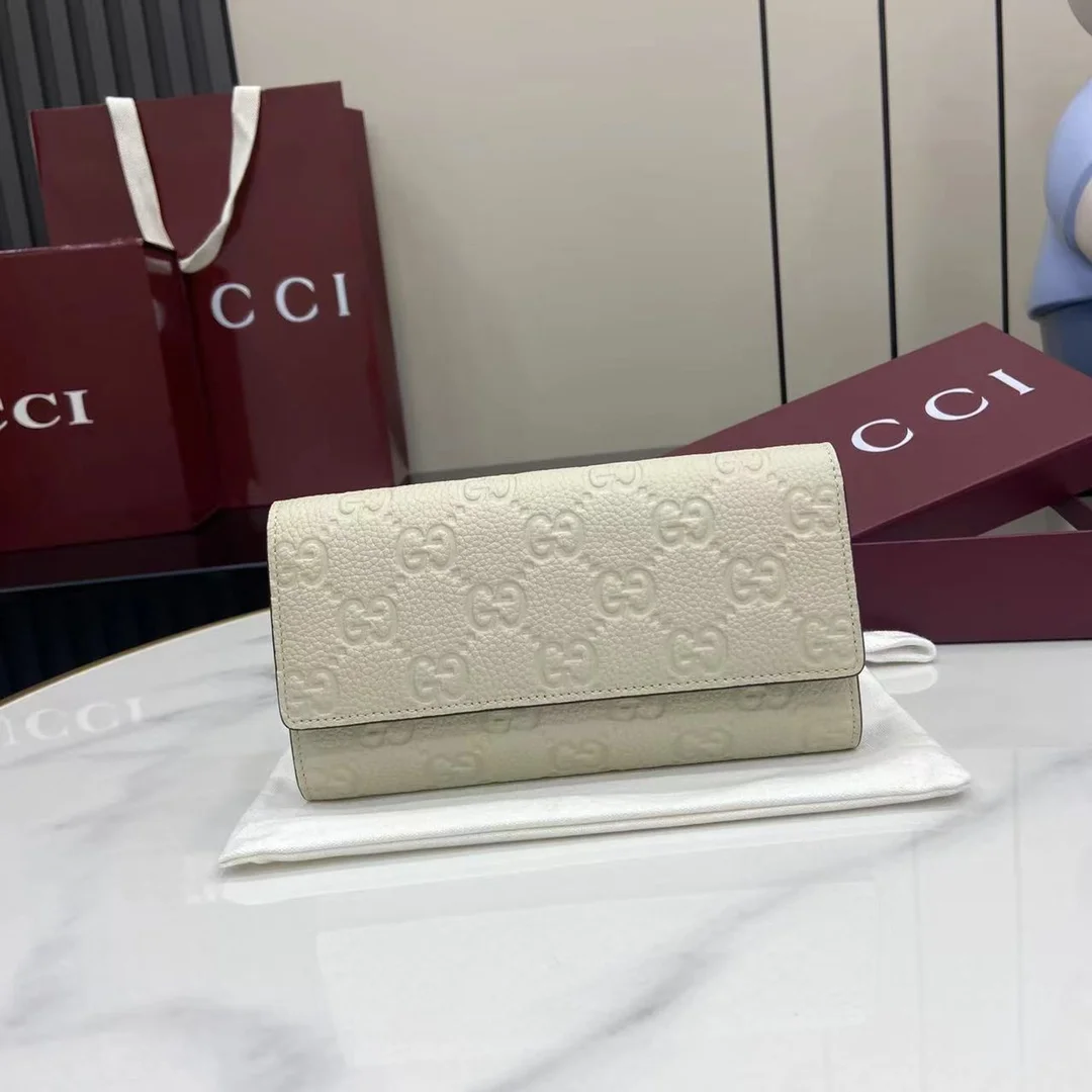 1-1750 Gucci GG Emblem Wallet 815922 - Image 1