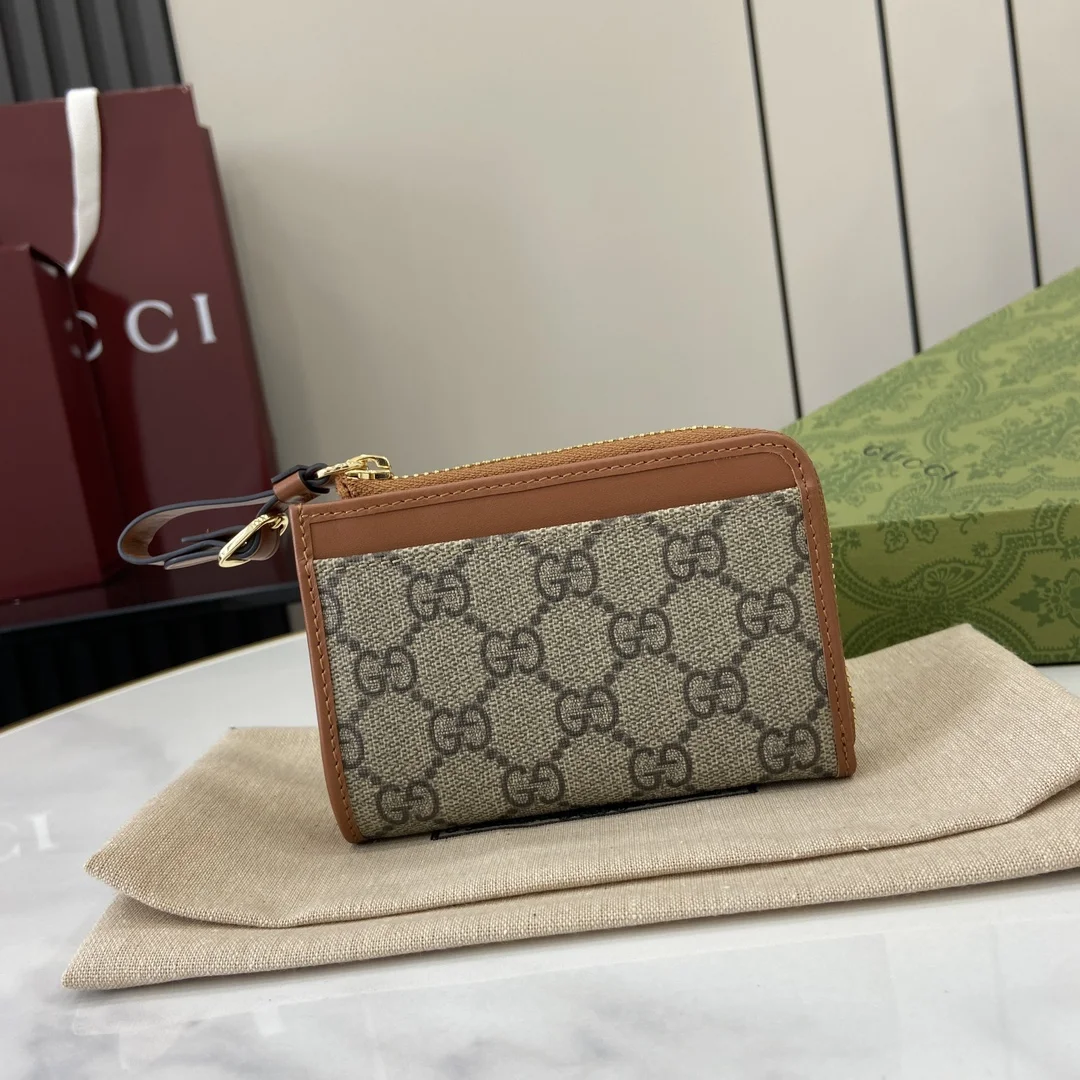 1-1772 Gucci GG Emblem Card Holder 821804 - Image 1