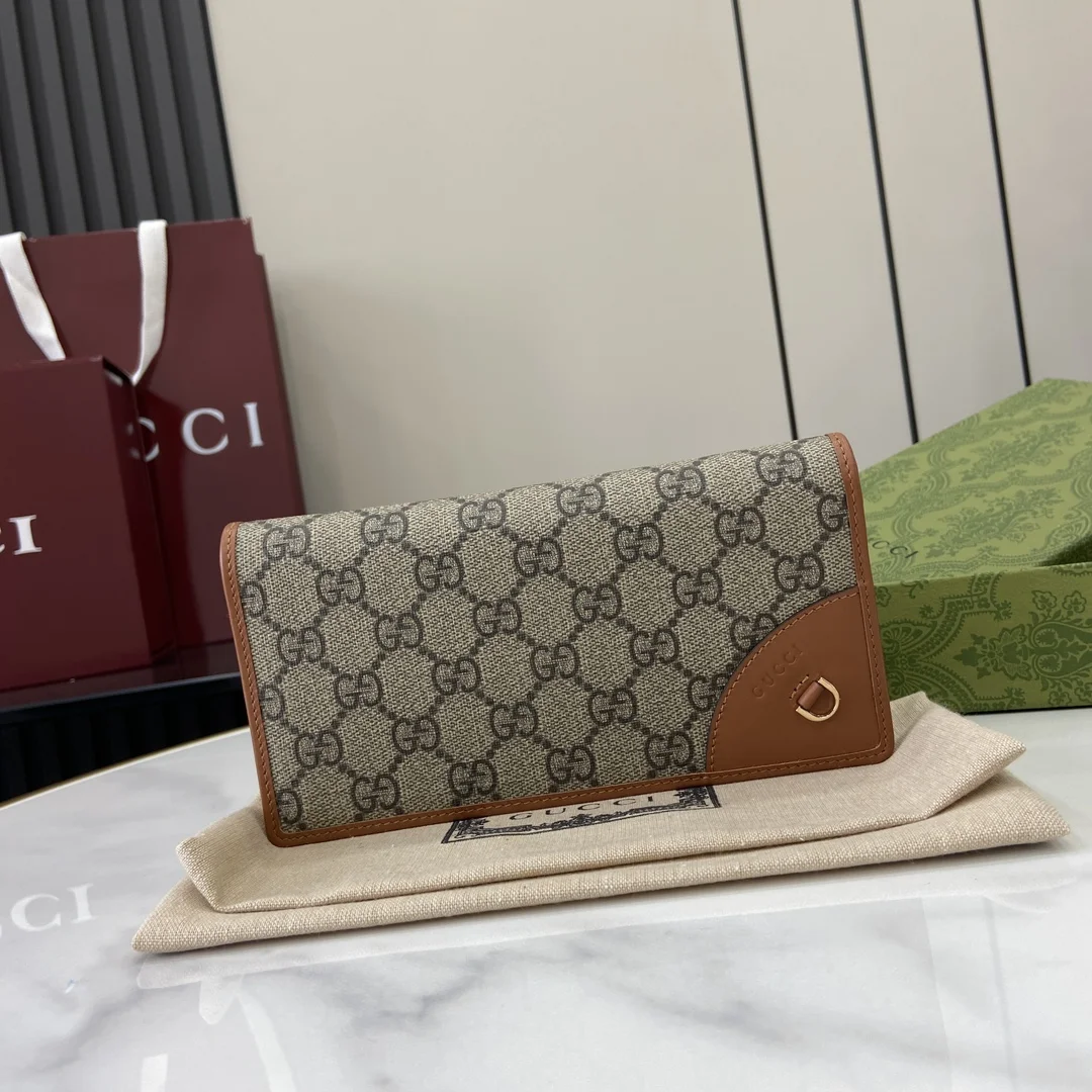 1-1781 Gucci GG Emblem Wallet 821802 - Image 1