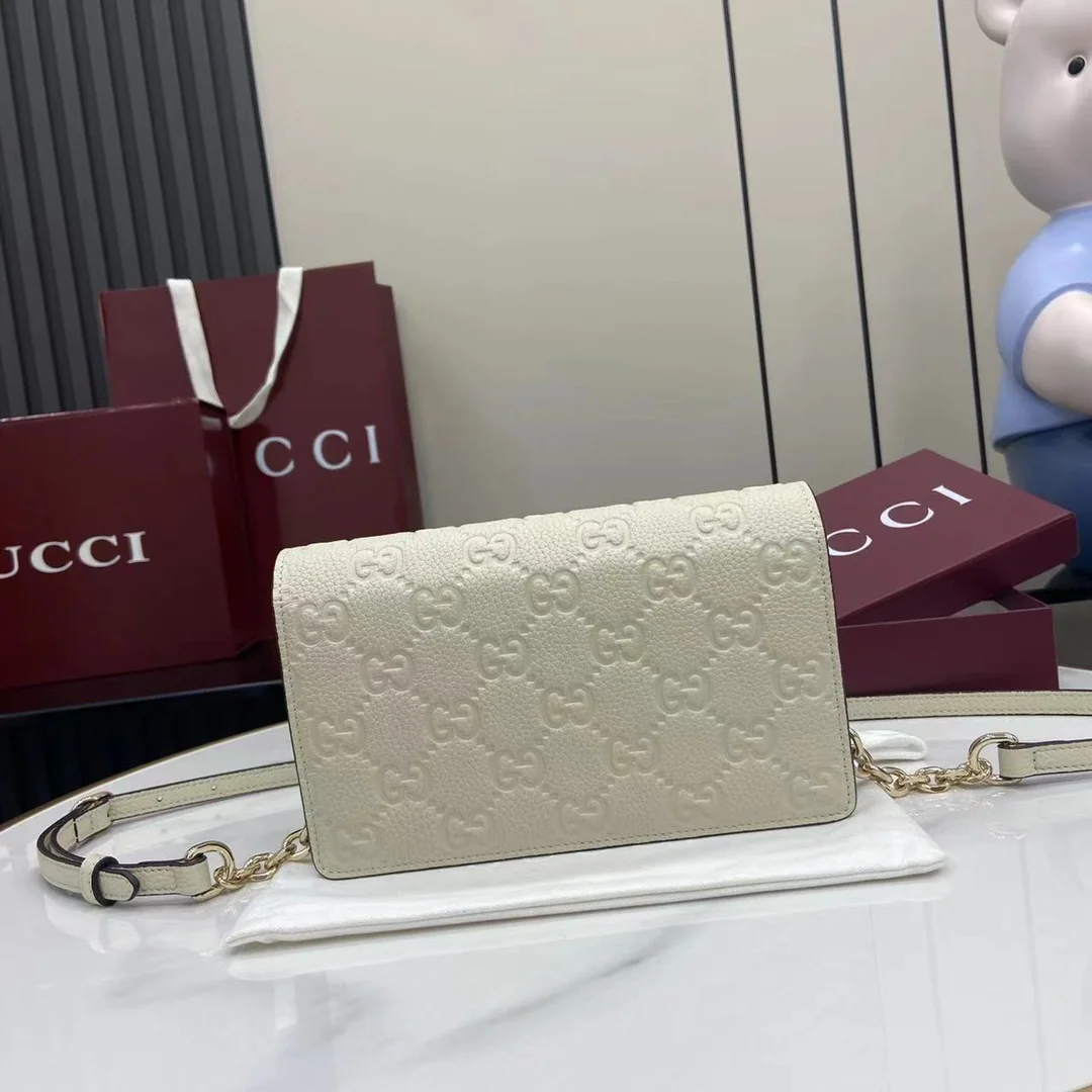 1-1789 Gucci GG Emblem Chain Wallet 818705 - Image 1