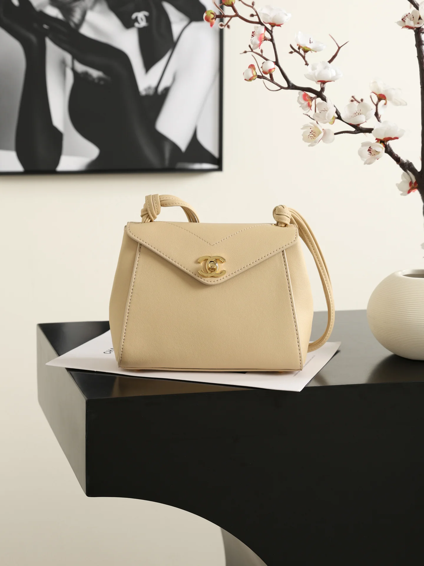 1-1841 Chanel 26A Envelope Flap Bag 22cm - Image 1