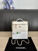 Chanel Vanity Case with Chain Small 19cm - Image 10