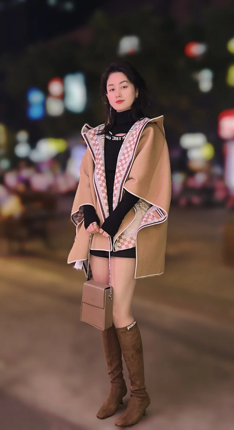 1-2029 Burberry Double-Sided Hooded Wool Cape - Image 1