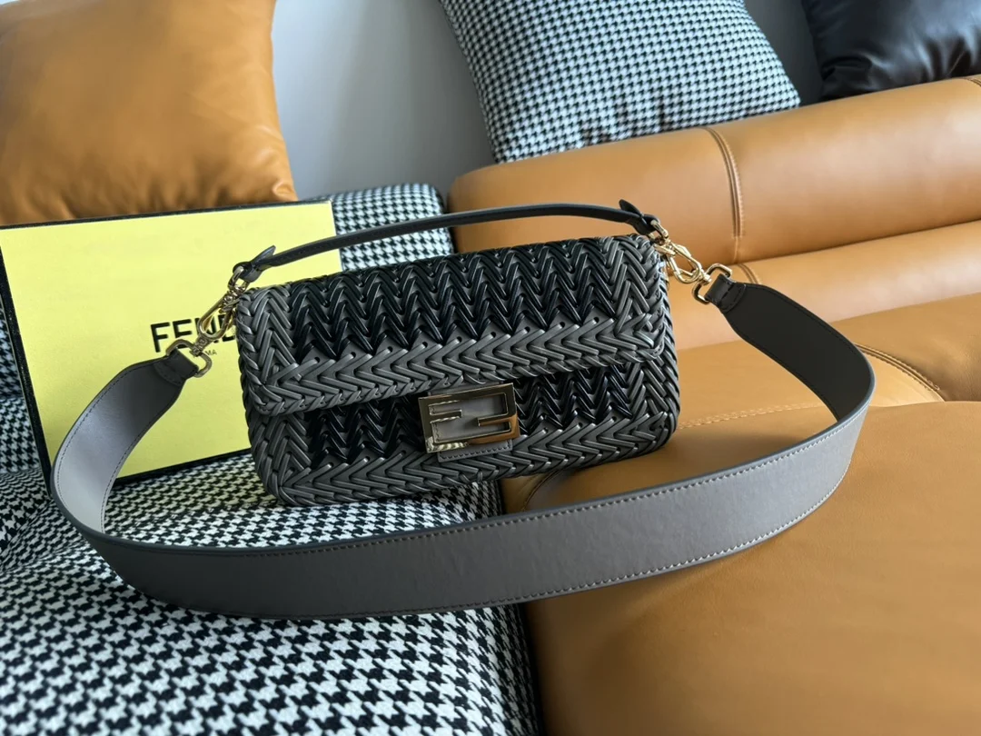 1-2058 Fendi Baguette Woven Leather Bag 27cm - Image 1