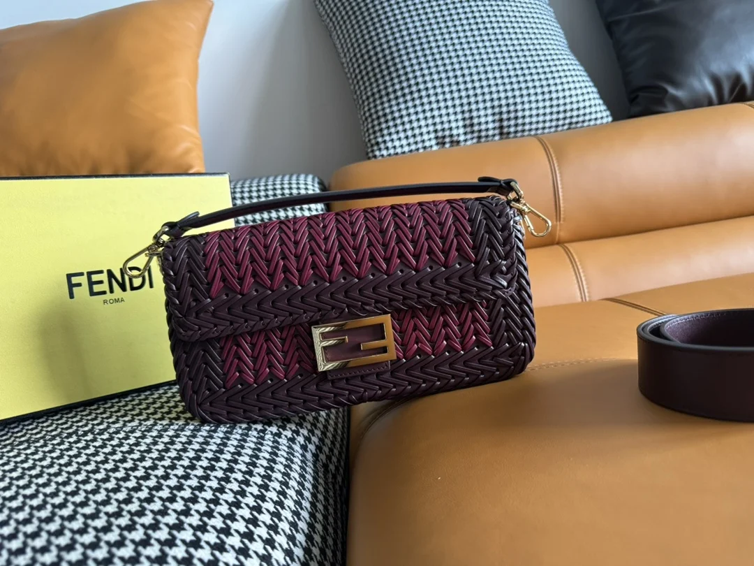 1-2063 Fendi Baguette Woven Leather Bag 27cm - Image 1