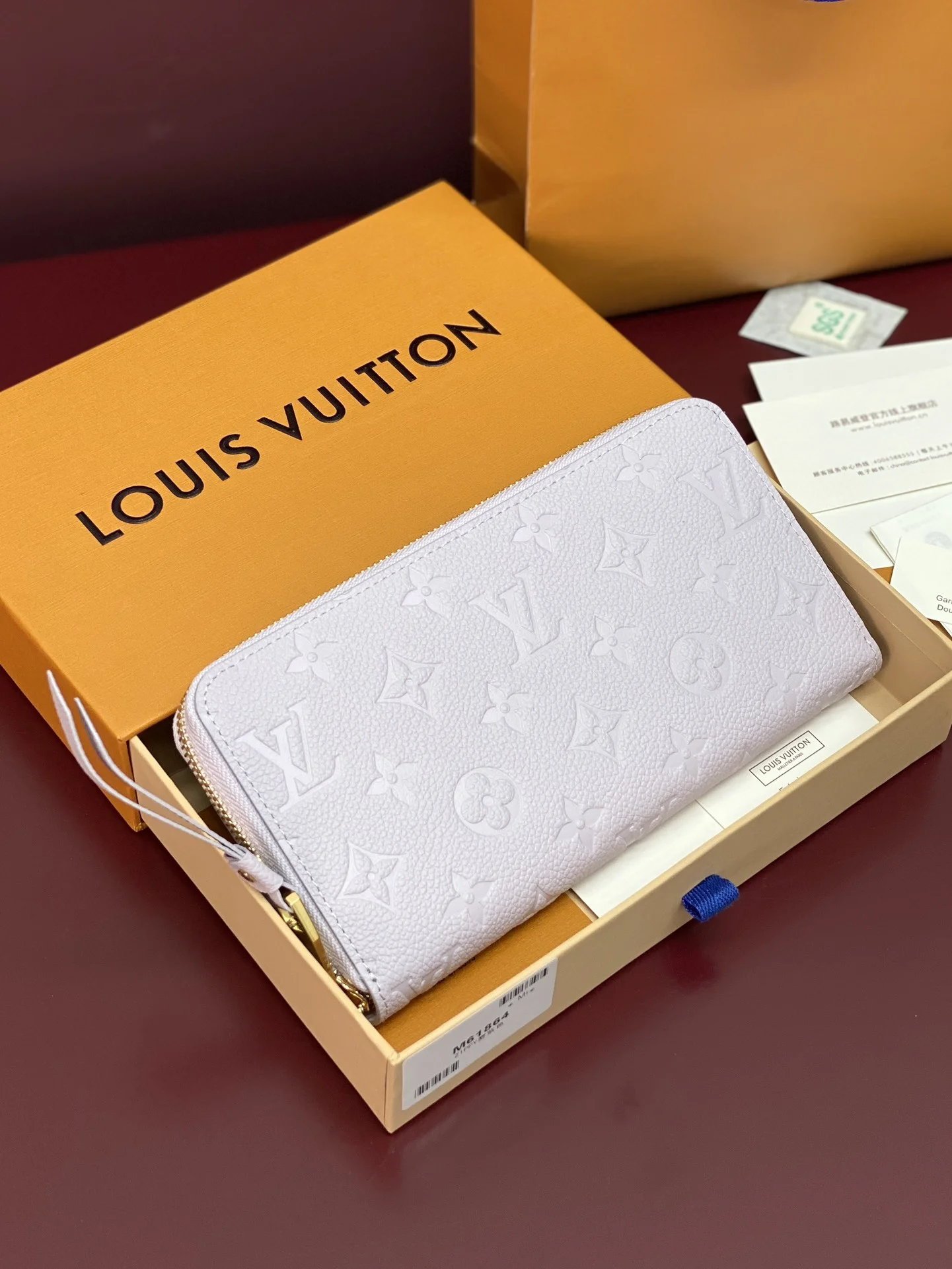 1-2096 Louis Vuitton Zippy Wallet Monogram Empreinte Misty Lilac 19.5cm - Image 1