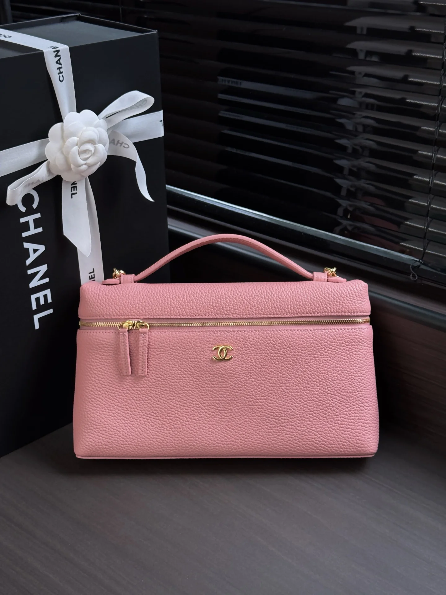 1-210 Chanel Logo Shoulder Bag 29cm - Image 1