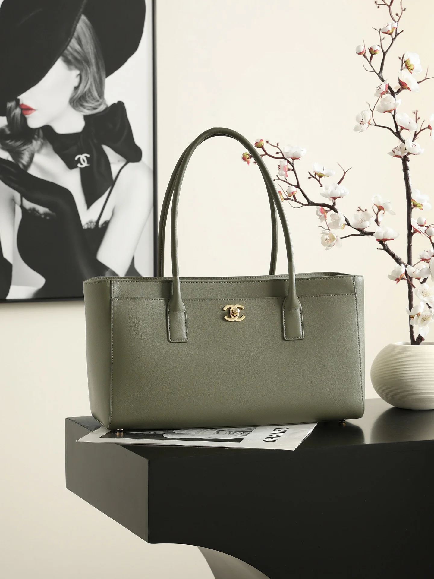 1-2100 Chanel 26S Cerf Tote Bag Grained Calfskin 39cm - Image 1