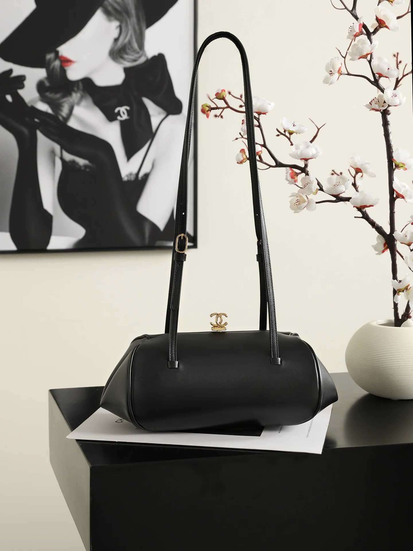 1-2121 Chanel Kiss-Lock Bowling Shoulder Bag - Image 1