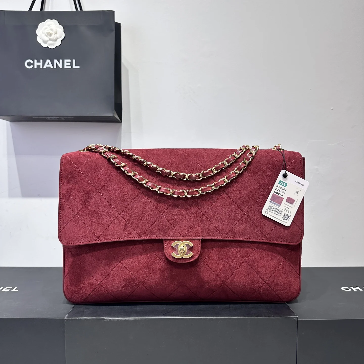 1-233 Chanel MaxiC Handbag - Image 1